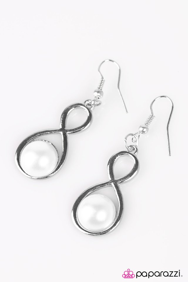 Paparazzi ♥ Musical Muse - White ♥ Earrings