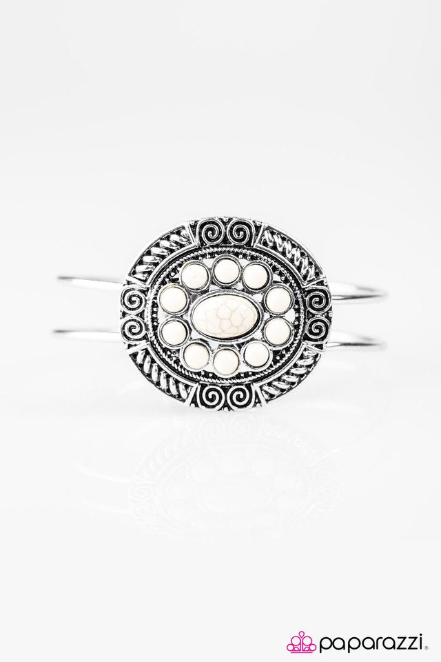 Paparazzi ♥ Pop ARTISAN - White ♥ Bracelet