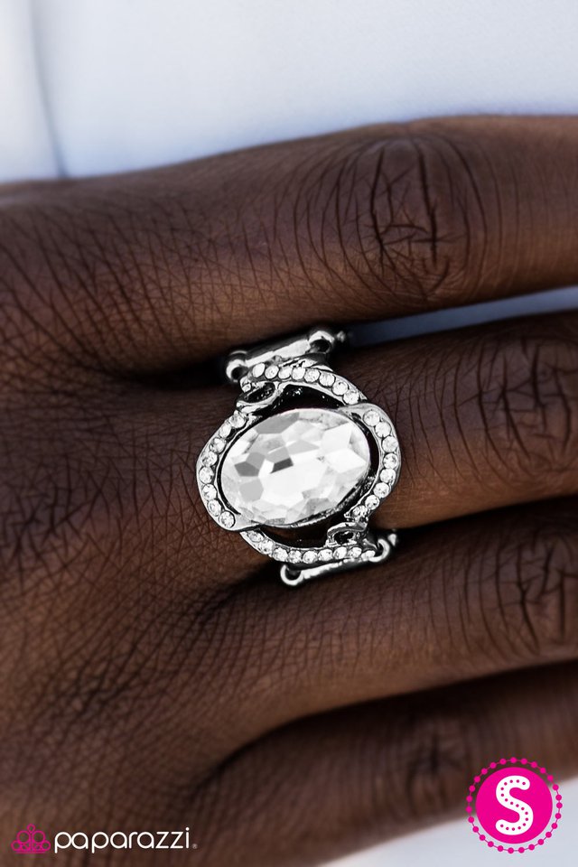 birthday-girl-white-p4re-wtxx-117xx