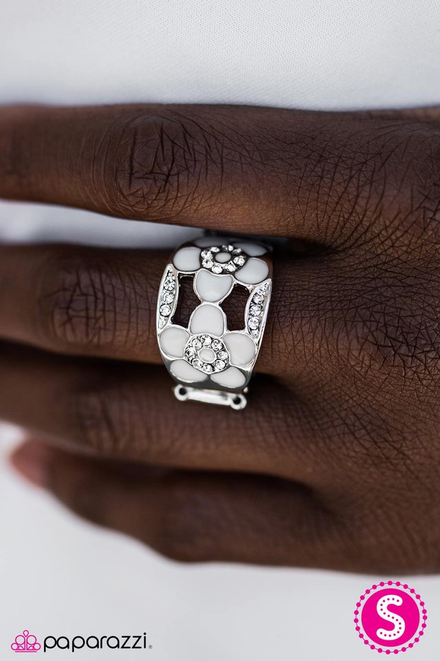 feels-like-spring-white-p4wh-wtxx-059xx