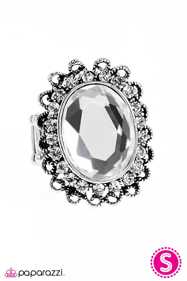 Paparazzi ♥ Queen Of The Castle - White ♥ Ring