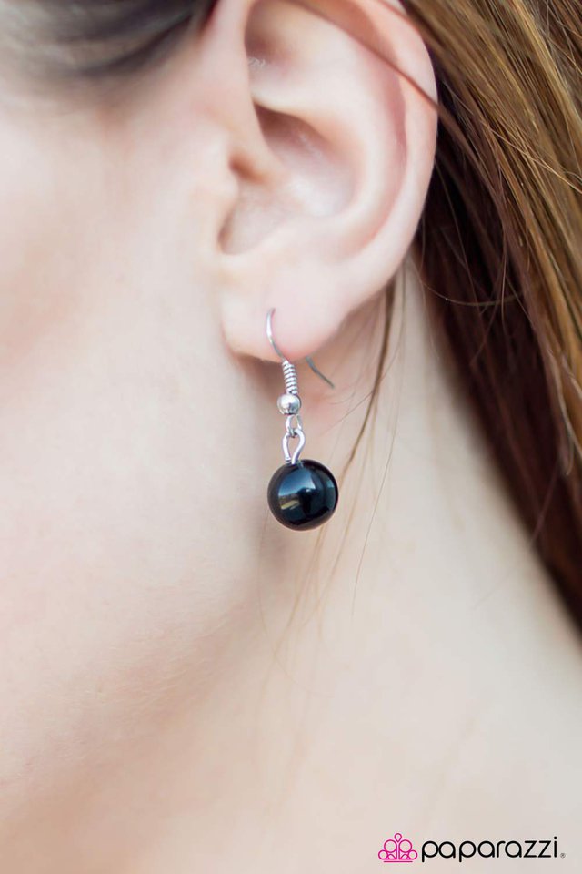 Paparazzi ♥ The Heat Is On - Black ♥ Necklace