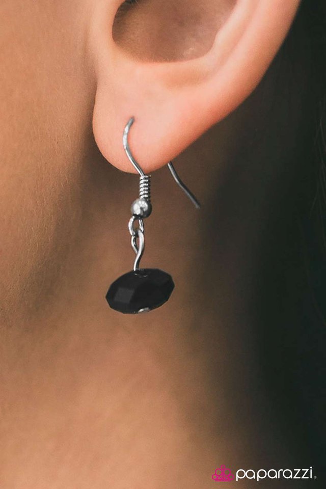 Paparazzi ♥ Feelin Festive - Black ♥ Necklace