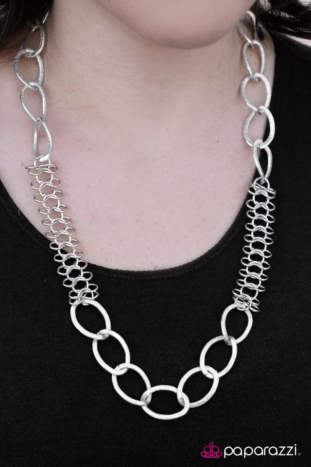 caught-in-her-web-silver-p2in-svxx-093xx