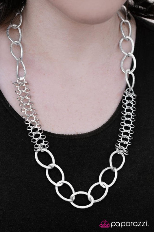 caught-in-her-web-silver-p2in-svxx-093xx