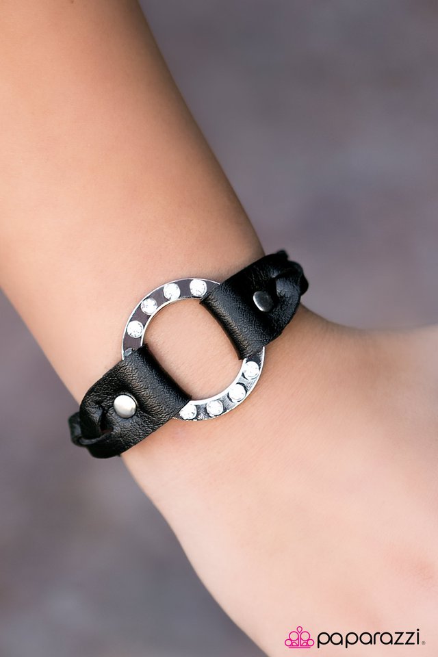 cowgirls-dont-cry-black-p9di-urbk-021xx