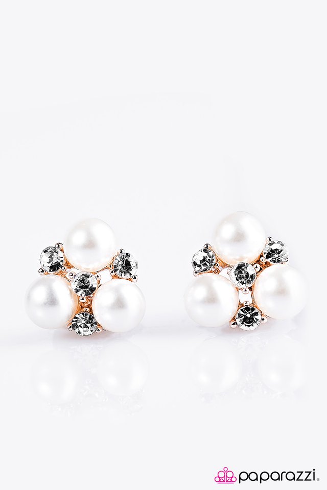 Paparazzi ♥ Keep Your Eyes On The Sky - White ♥ Post Earrings