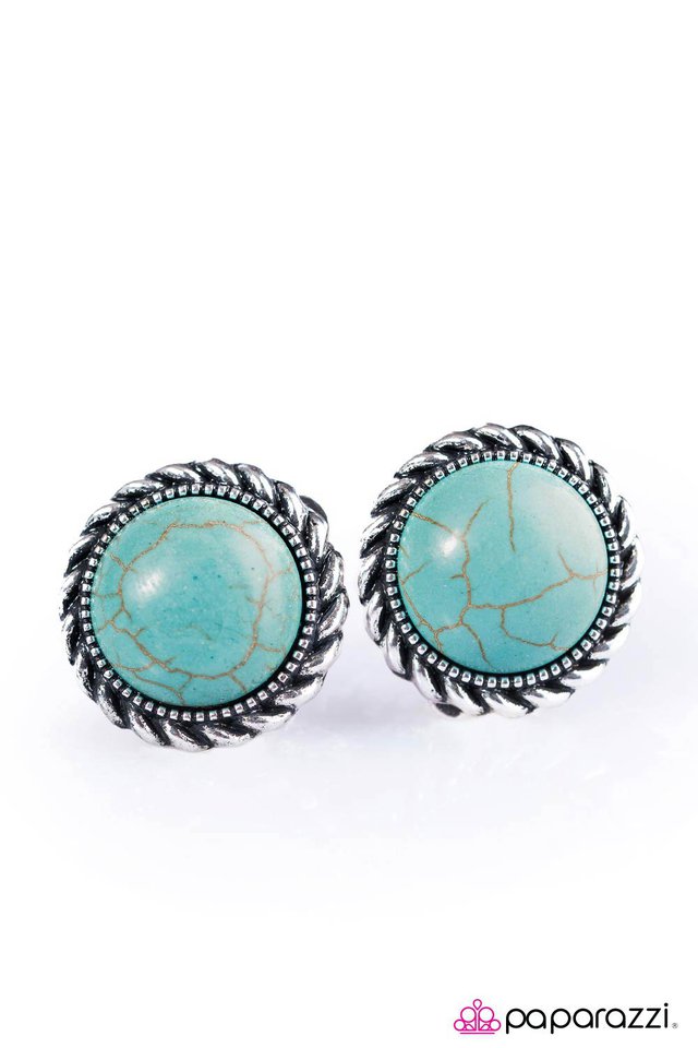 Paparazzi ♥ Born In A Barn - Blue ♥ Clip-On