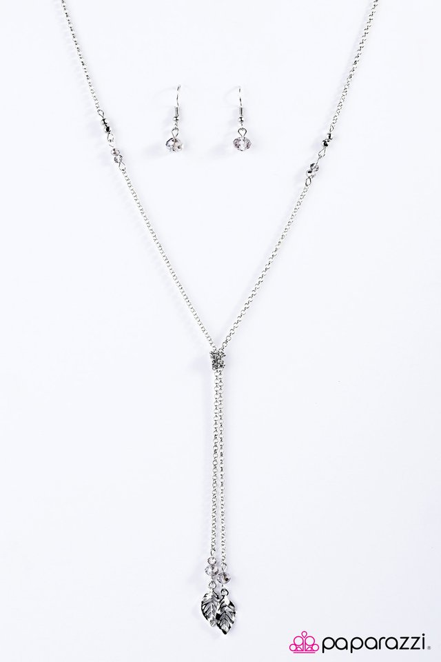 Paparazzi ♥ LEAF It Be! - Silver ♥ Necklace