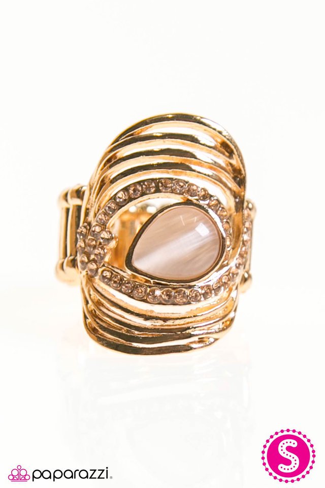 Paparazzi ♥ Belt It Out - Gold ♥ Ring