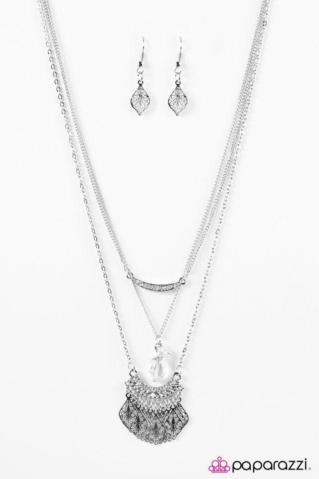 Paparazzi ♥ Glitter Guru - White ♥ Necklace