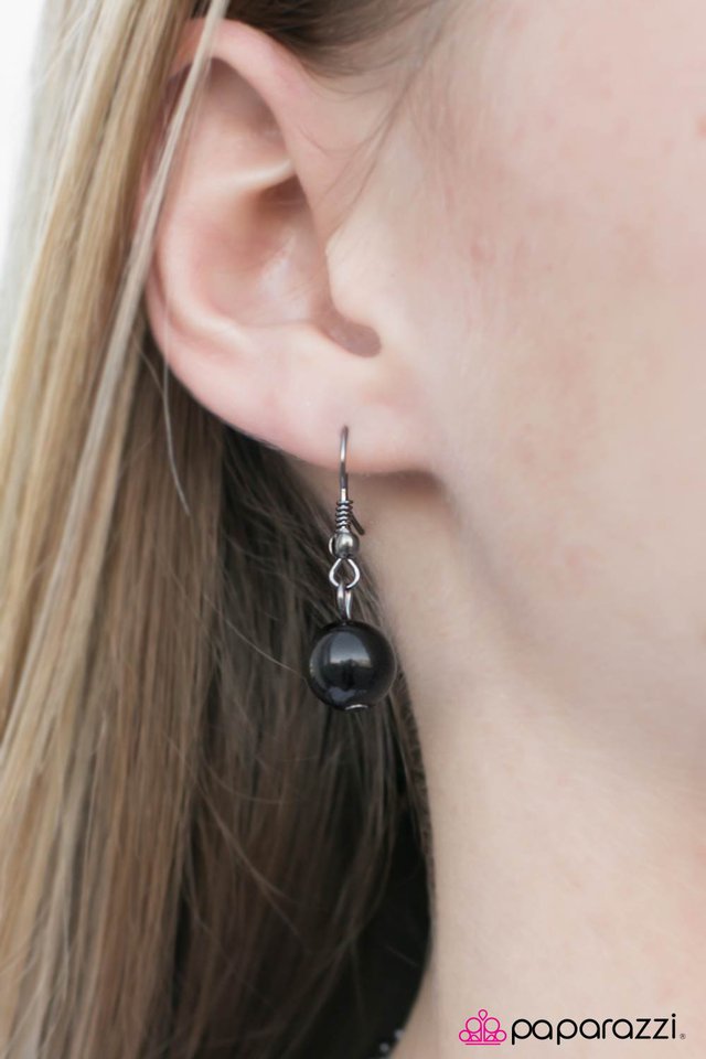 Paparazzi ♥ Keep The Mystery Alive - Black ♥ Necklace