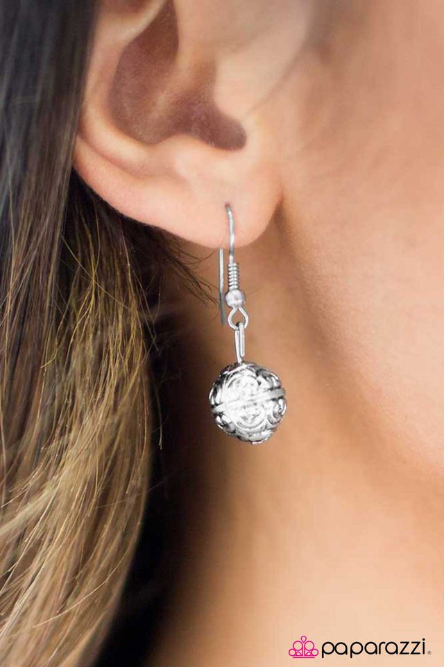 Paparazzi ♥ Globetrotter - Black ♥ Necklace