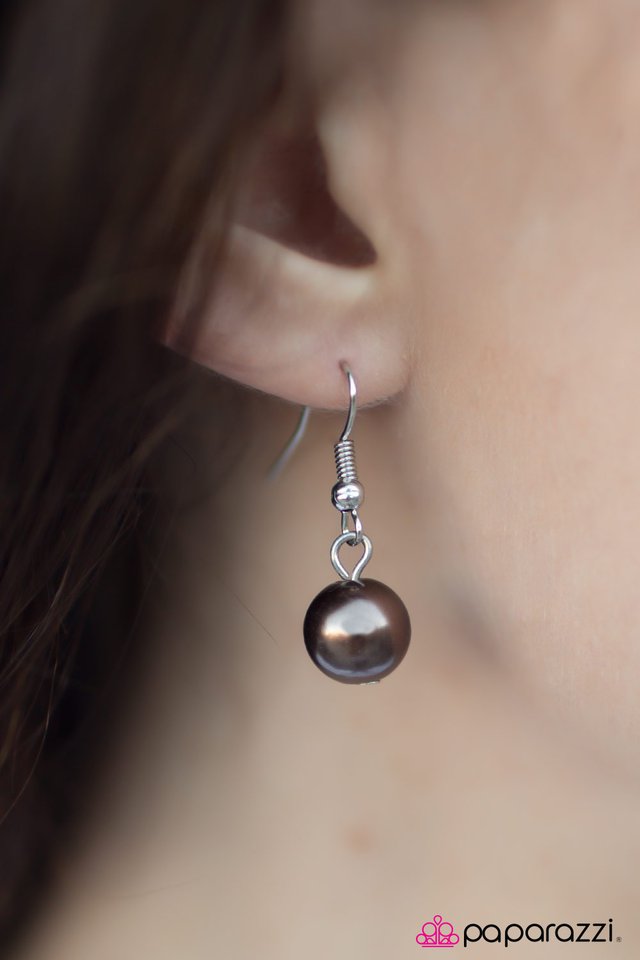 Paparazzi ♥ Living The Glamorous Life - Brown ♥ Necklace