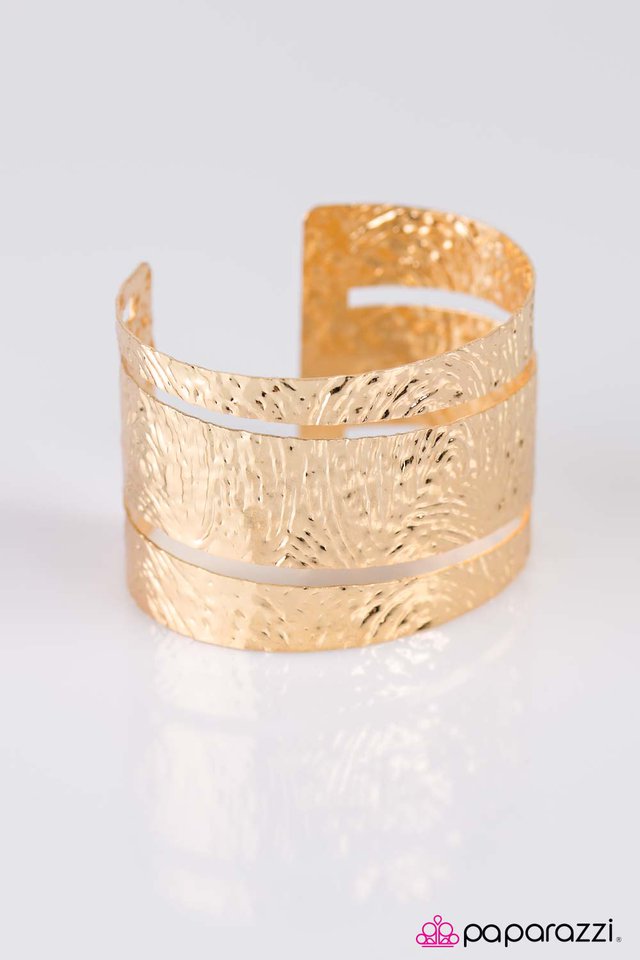 Paparazzi ♥ Dusting for Prints - Gold ♥ Bracelet