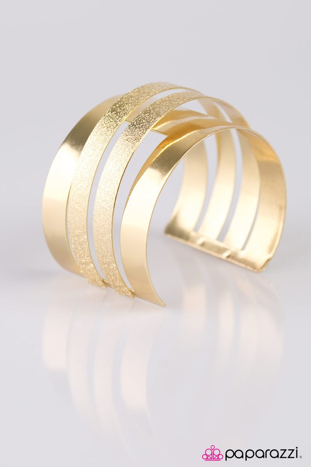 Paparazzi ♥ Enchantress - Gold ♥ Bracelet