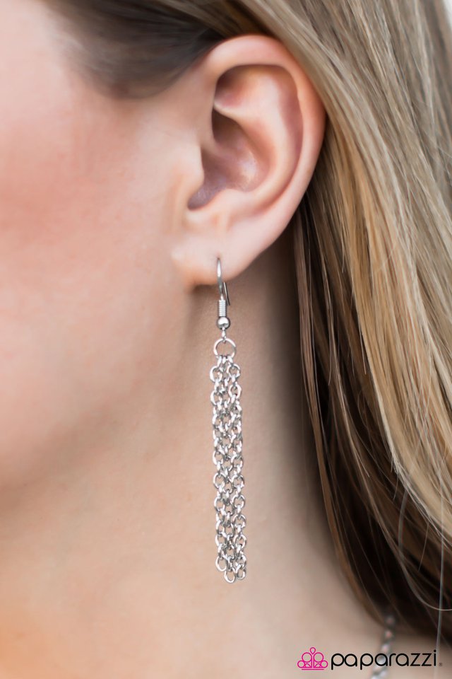 Paparazzi ♥ Teardrop Diva - Pink ♥ Necklace