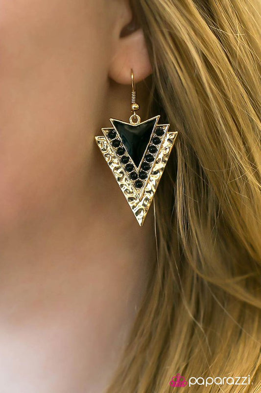 breakout-artist-black-p5tr-bkgd-041xx