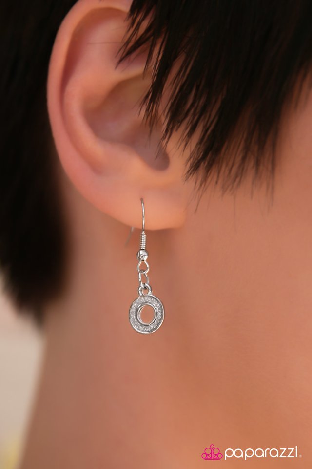 Paparazzi ♥ Shimmer Like Nobodys Watching - White ♥ Necklace