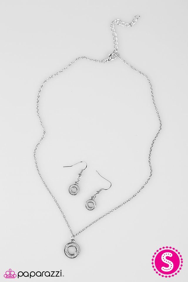 Paparazzi ♥ Shimmer Like Nobodys Watching - White ♥ Necklace