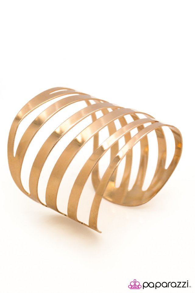 Paparazzi ♥ Get Over It - Gold ♥ Bracelet