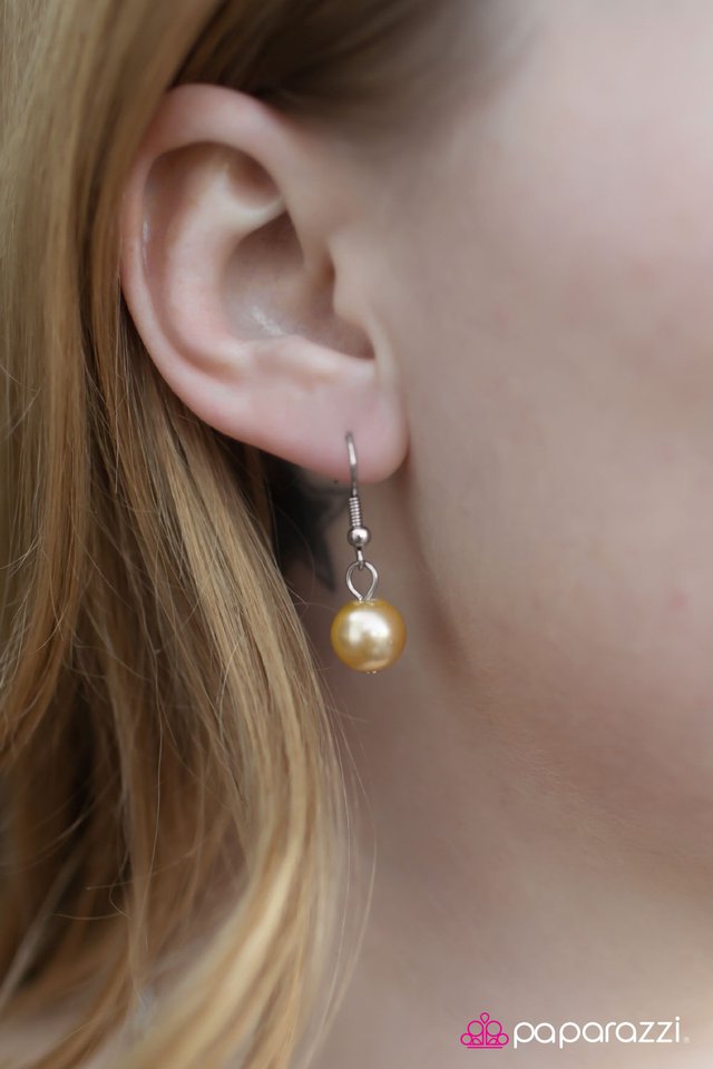 Paparazzi ♥ The Name of the Game - Yellow ♥ Necklace