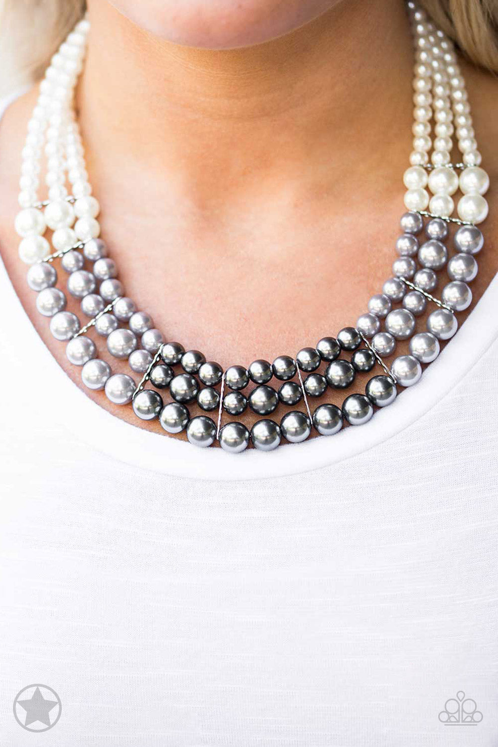 Paparazzi ♥ Lady In Waiting - Silver ♥  Necklace