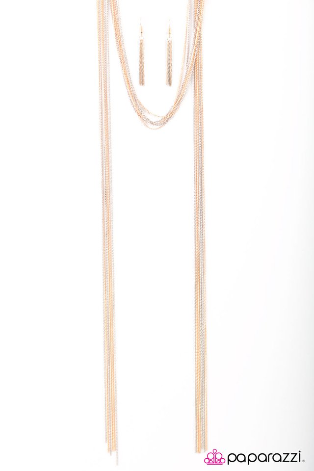 Paparazzi ♥ Dont Forget Your Scarf! - Gold ♥ Necklace