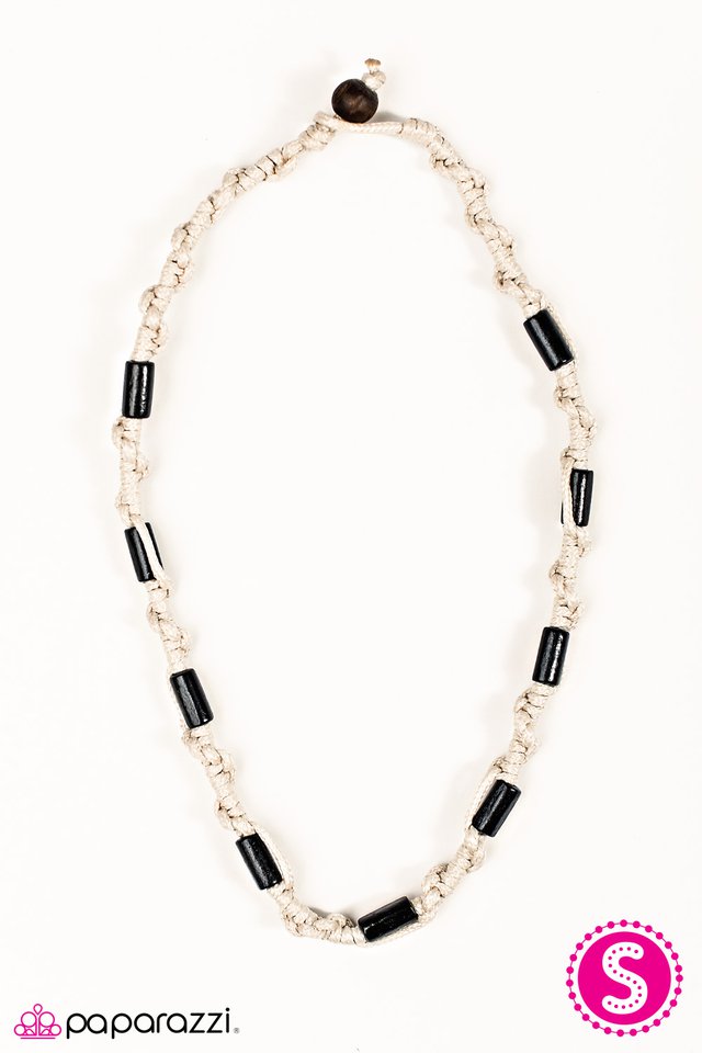 Paparazzi ♥ Grand Cayman - Black ♥ Necklace