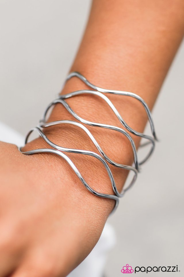 wave-chasers-silver-p9wh-svxx-066xx