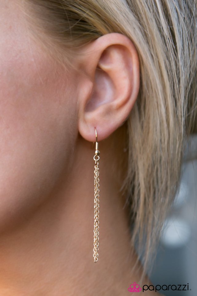 Paparazzi ♥ Bird On A Wire - Gold ♥ Necklace