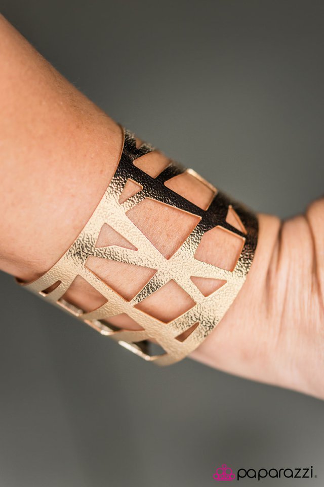 drawing-the-line-gold-p9ed-gdxx-025xx