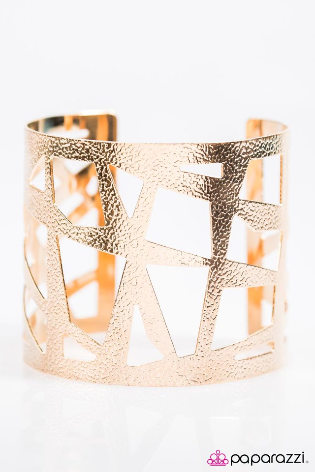 Paparazzi ♥ Drawing the Line - Gold ♥ Bracelet
