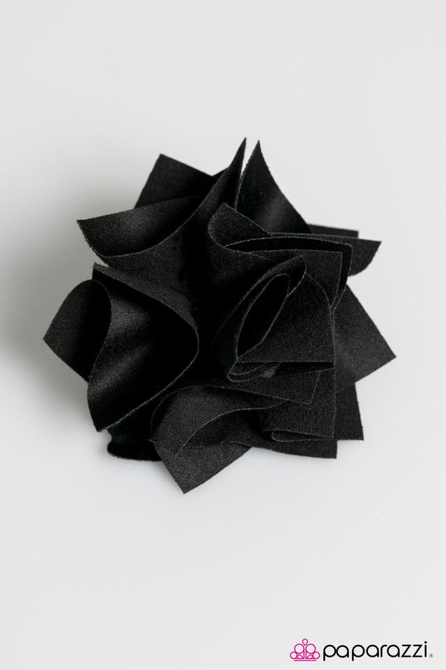 Paparazzi ♥ Get Into the Groove - Black ♥ Hair Clip