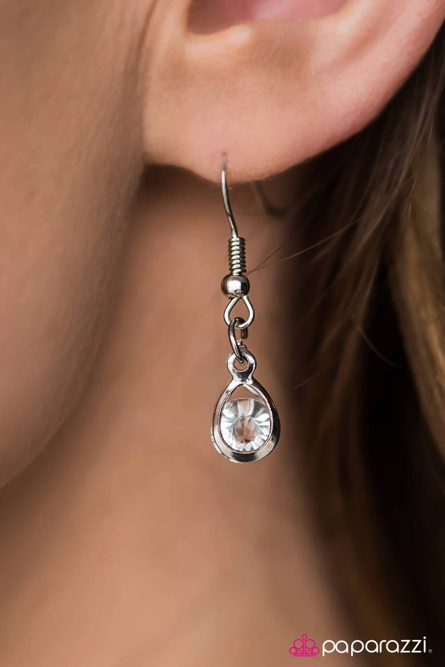 Paparazzi ♥ Crystal Drops - White ♥ Necklace
