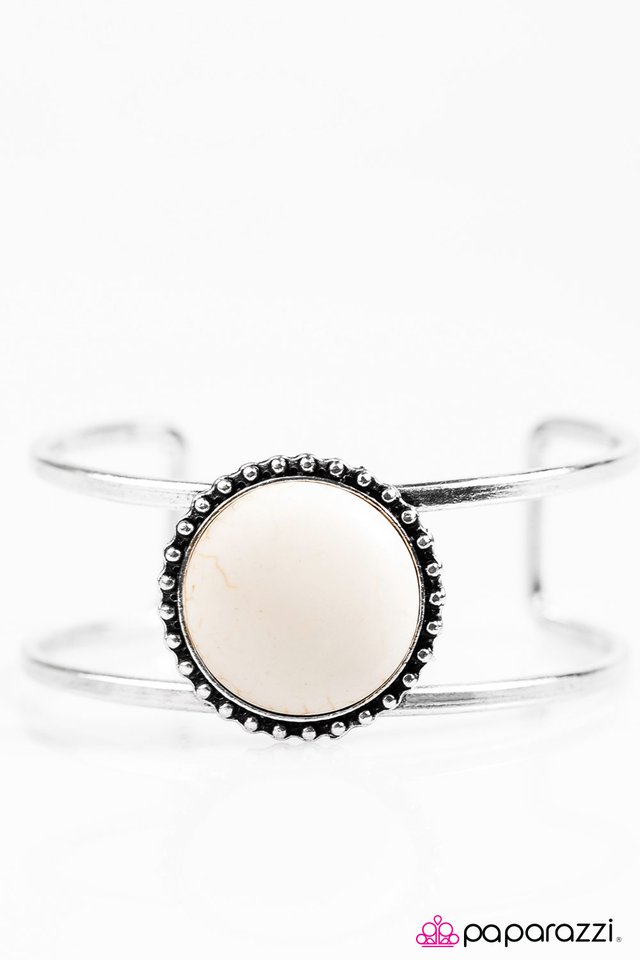 Paparazzi ♥ New Horizons - White ♥ Bracelet