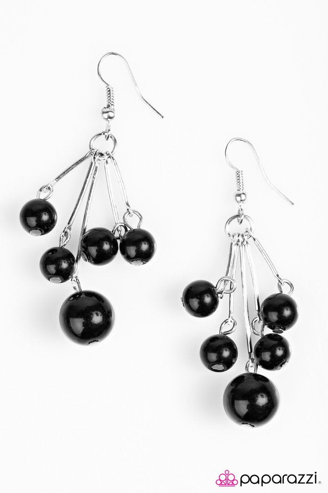 Paparazzi ♥ Hung Up - Black ♥ Earrings