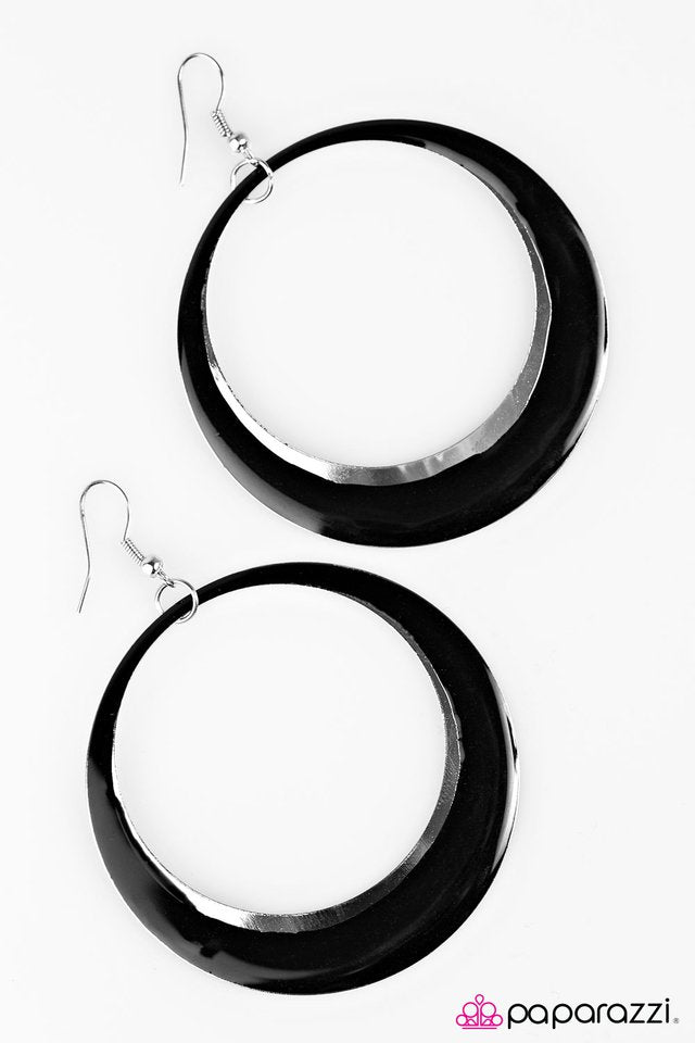 Paparazzi ♥ Fly Me To The Moon - Black ♥ Earrings