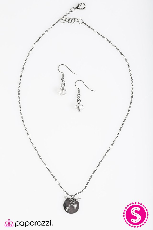 Paparazzi ♥ Cool Under Pressure - Black ♥ Necklace