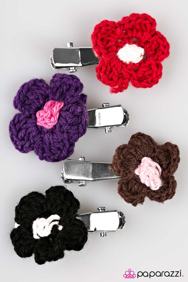 Paparazzi ♥ Close Knit 3 - Multi ♥ Hair Clip