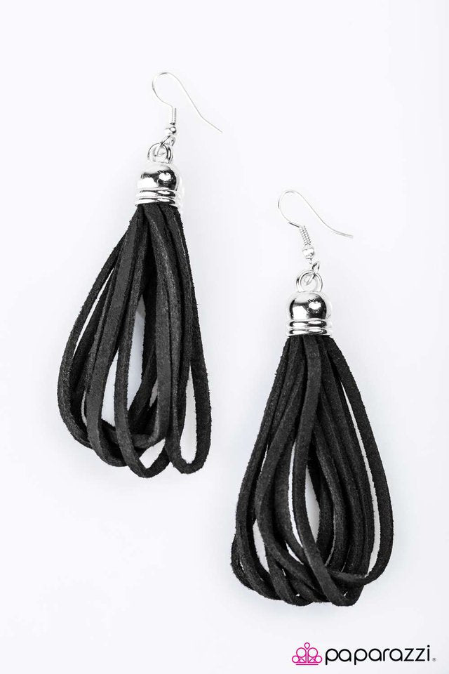 Paparazzi ♥ Swaying Alive - Black ♥ Earrings