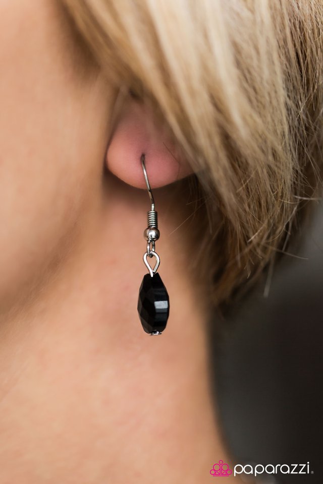 Paparazzi ♥ The Ball Is In Your Court - Black ♥ Necklace