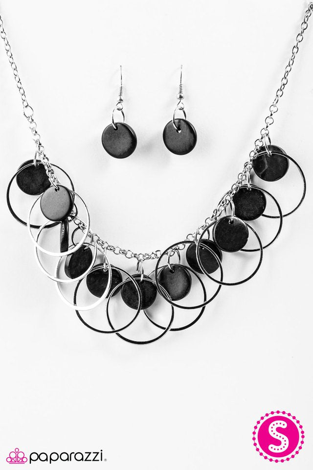 Paparazzi ♥ All Caught Up - Black ♥ Necklace