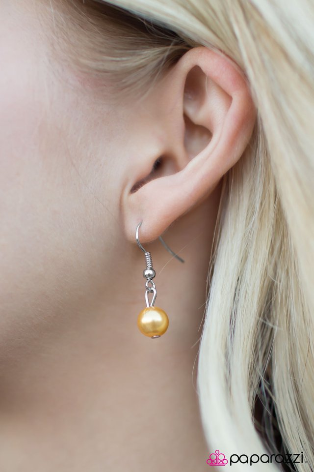 Paparazzi ♥ The Charmed Life - Yellow ♥ Necklace