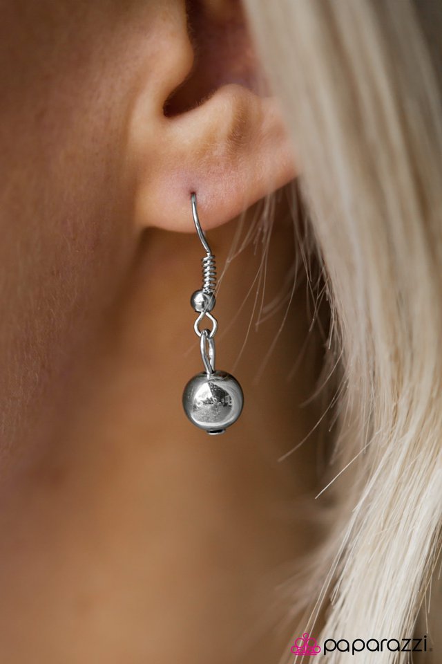 Paparazzi ♥ Smooth Criminal - Silver ♥ Necklace