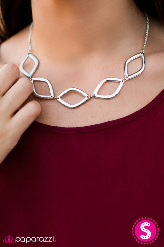 my-eyes-are-playing-tricks-on-me-p2re-svxx-092nw