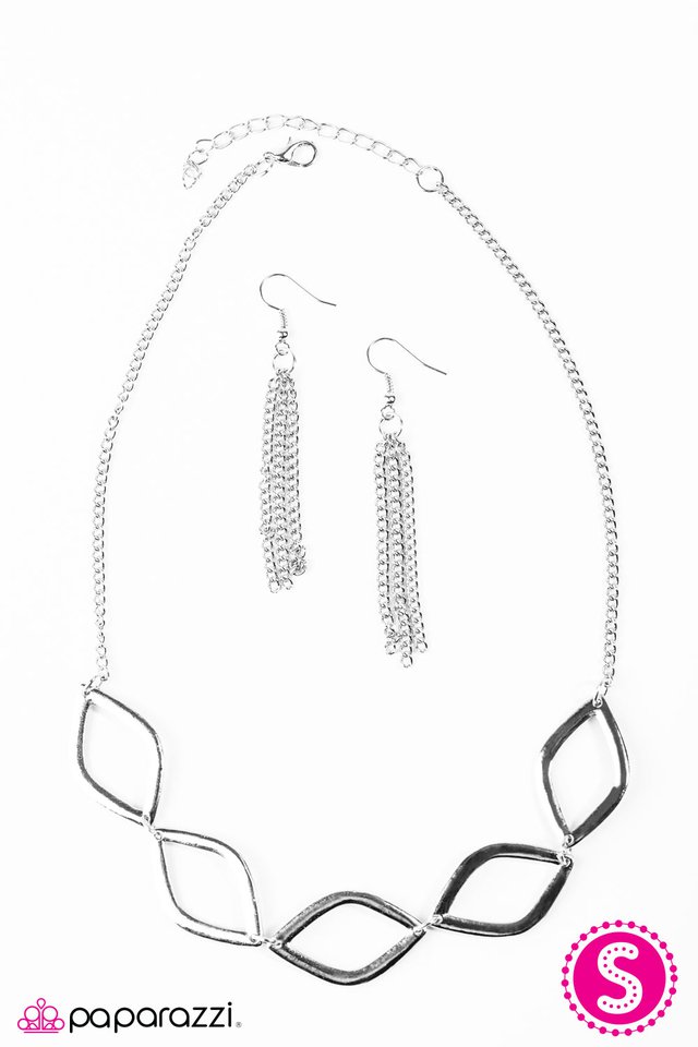 Paparazzi ♥ My Eyes Are Playing Tricks On Me - Silver ♥ Necklace