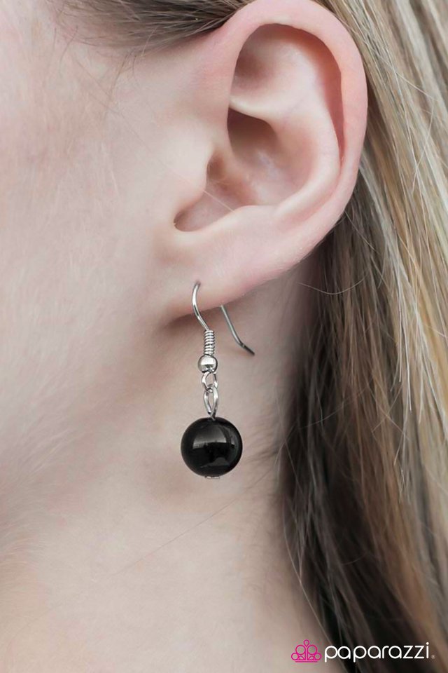 Paparazzi ♥ Commander in Chief - Black ♥ Necklace