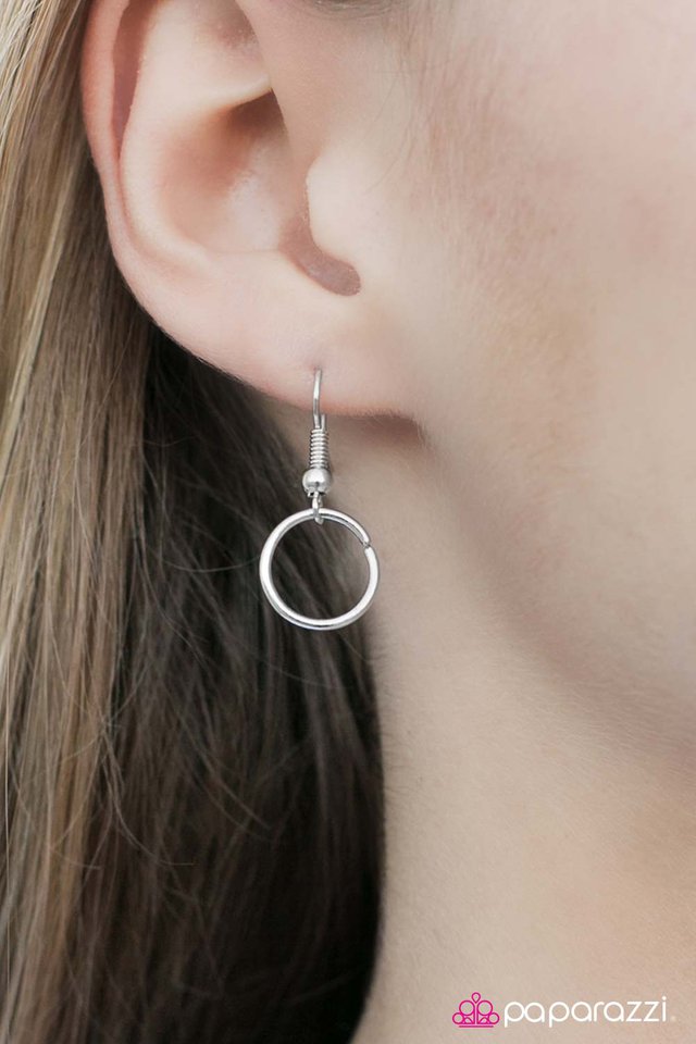 Paparazzi ♥ Jumping Through Hoops - Black ♥ Necklace