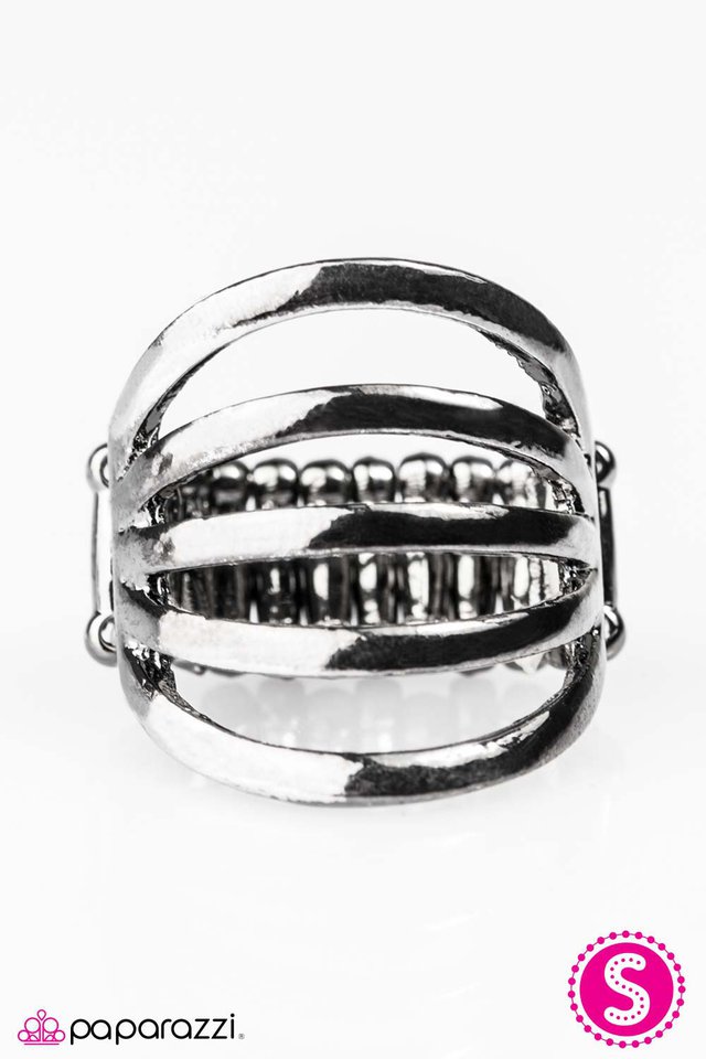 Paparazzi ♥ Bend In The Wind - Black ♥ Ring